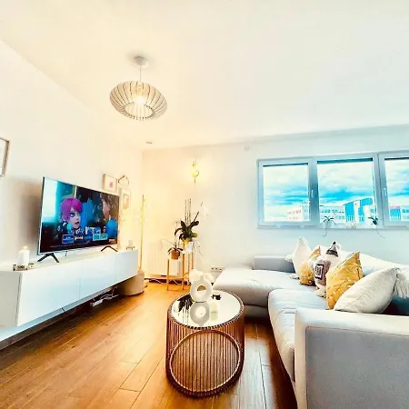 Apartment Beautiful 2 Bedrooms Flat In