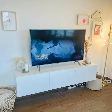 Beautiful 2 Bedrooms Flat In