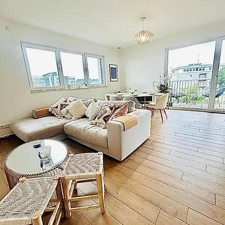 Beautiful 2 Bedrooms Flat In