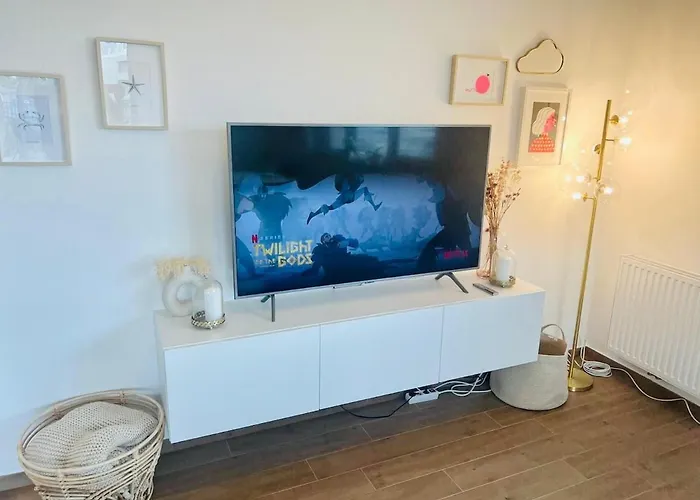 Beautiful 2 Bedrooms Flat In