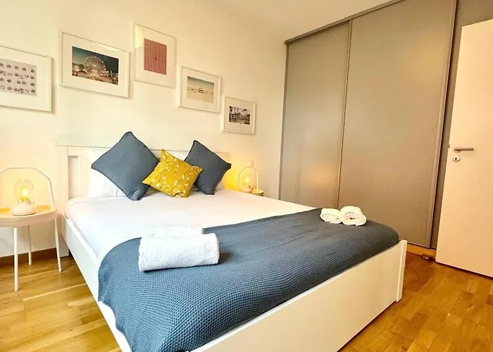 Beautiful 2 Bedrooms Flat In Appartamento *