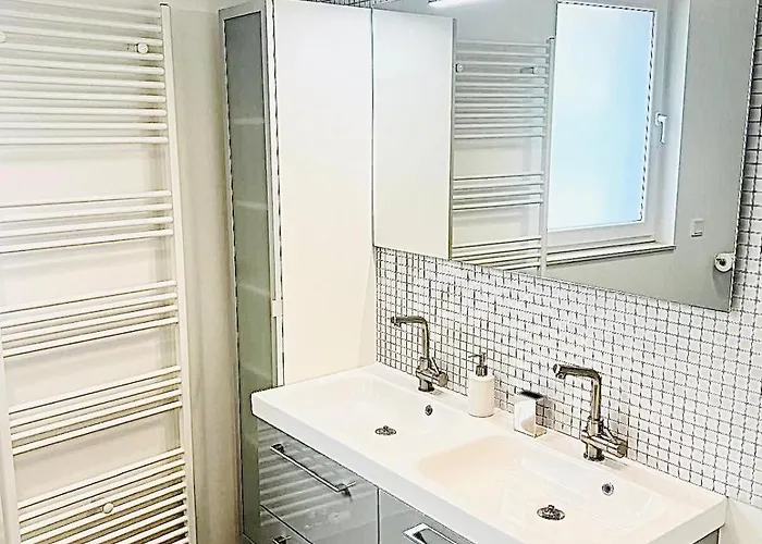 Beautiful 2 Bedrooms Flat In