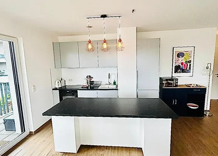 Beautiful 2 Bedrooms Flat In *