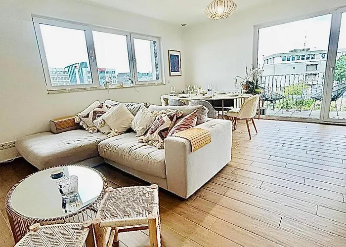 Beautiful 2 Bedrooms Flat In