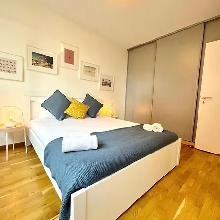 Beautiful 2 Bedrooms Flat In Apartamento *
