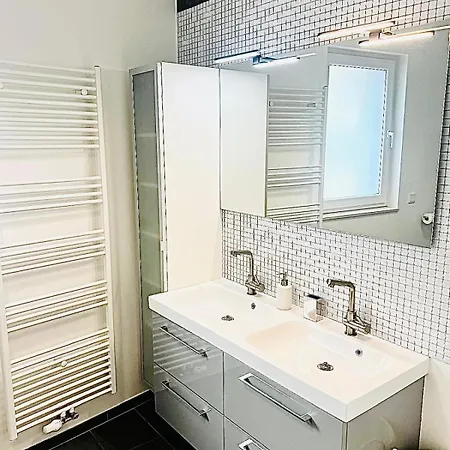 Beautiful 2 Bedrooms Flat In