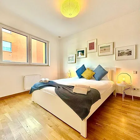 Beautiful 2 Bedrooms Flat In Appartamento *