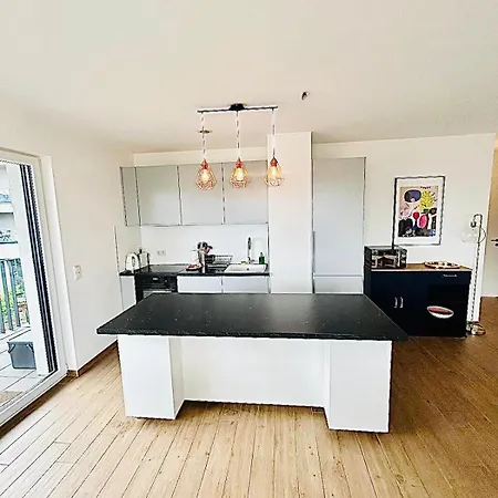 Beautiful 2 Bedrooms Flat In *