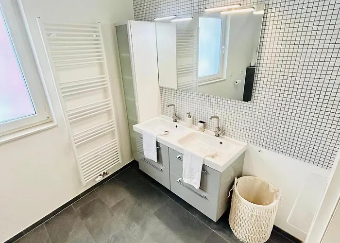 Beautiful 2 Bedrooms Flat In *